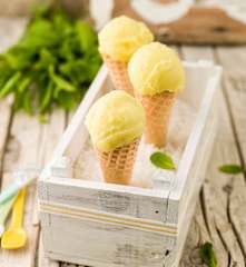 Gelado de ananás e hortelã