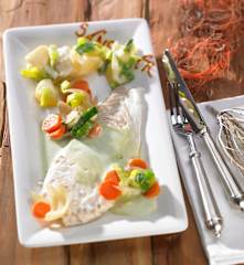 Steinbutt auf Chablis-Gemüse mit Estragonsauce und Sahne-Porree-Kartoffeln
