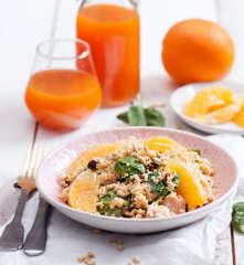 Sałatka na ciepło z kurczakiem i kaszą bulgur