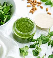 Pesto de espinafres e amêndoa