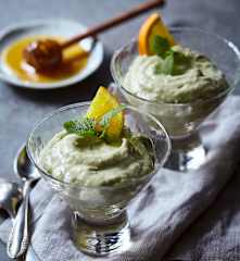 Avocado-Orangen-Bananen-Quark mit Honig