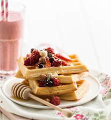 Waffles com mel e frutos secos