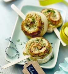 Flammkuchenschnecken am Stiel