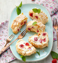 Himbeer-Baiser-Rolle