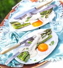 Asperges en sabayon, œuf mariné au soja
