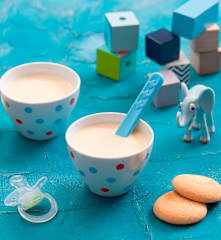 Jogurt z owocami i biszkoptami (dla dzieci)