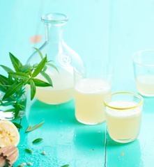 Ice tea de limão e lúcia-lima