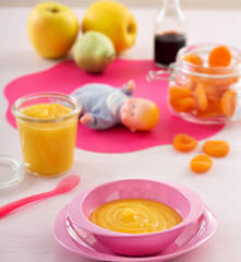 Przecier z gruszką, jabłkiem i suszonymi morelami