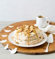 Gingerbread pavlova stack