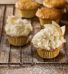 Cupcake al farro, mele e nocciole