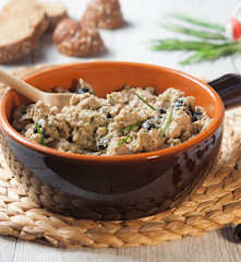 Filetto di maialino con olive nere