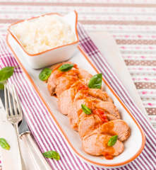 Lombinhos de porco com tomate e manjericão e arroz de limão