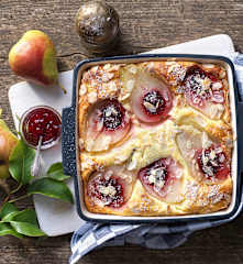 Grießauflauf mit Birnen und Preiselbeeren