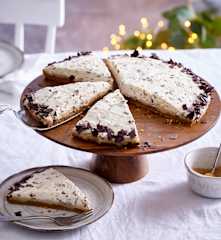 Butterscotch-Pudding-Pie mit Amaretto-Schoko-Sahne