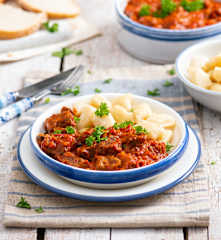 Stufato di spalla di manzo con gnocchi