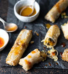 Spring rolls with vegetable filling (Thermomix® Cutter)