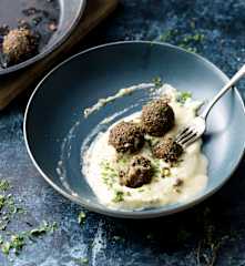 Albóndigas de lentejas con puré de coliflor y salsa (sin gluten, sin huevo, sin lácteos)