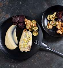 Filety z pstrąga (sous-vide, z osłoną noża miksującego), pieczone warzywa i purée fasolowe