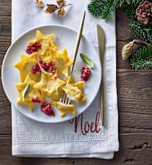 Sternravioli mit Walnuss-Preiselbeer-Pesto