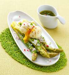 Insalata tiepida di asparagi e uova barzotte