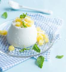 Panna cotta de piña colada