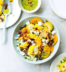 Salade de butternut, feta, maïs et cranberries