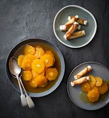 Oranges in caramel syrup with ginger wafers