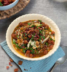 Linsen mit Mangold und Speck