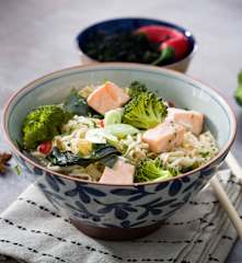 Ramen con salmón y brócoli - Japón