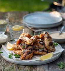 Grillowane skrzydełka w marynacie cytrynowo-pieprzowej