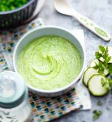 Brokkoli, Erbsen, Zucchini und Koriander Püree