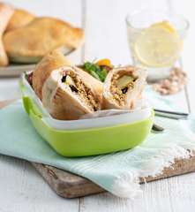 Minicalzone z cukinią i suszonymi pomidorami