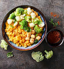 Dahal di lenticchie, broccoli e cavolfiore