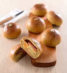 南瓜堅果夾餡麵包