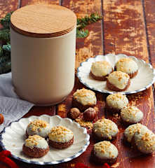 Biscotti alle nocciole glassati