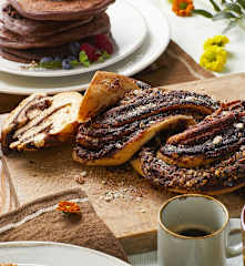 Treccia alle mandorle e cioccolato