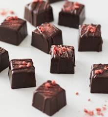 Cioccolatini fondenti con cuore di lampone