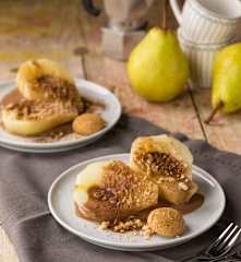 Pere sciroppate al cacao e amaretto