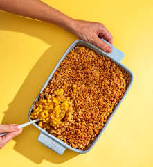 Wegańskie Mac&Cheese z ziołową posypką