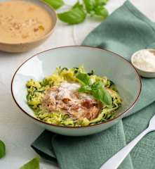 Spaghetti z cukinii w śmietanowym sosie z boczkiem (TM6, TM7)