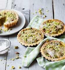 Tartaletas de peras de invierno con pistachos