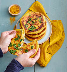 Cheese naans au curry et à la coriandre
