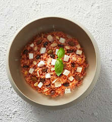 Riso Jasmine con crema di peperoni, olive e Feta