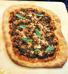 Pizza aubergine, feta et basilic par Eric Guérin