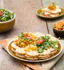 Wytrawne gofry gryczane z warzywami