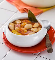 Judiones de la Granja con salchichas frescas