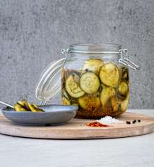 Pickled zucchini (Thermomix® Cutter)