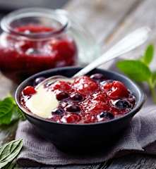 Dessert di tapioca e frutti di bosco (senza glutine)