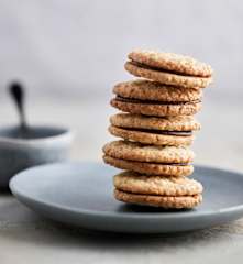 Bolachas de aveia com recheio de chocolate