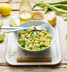 Salade de fèves au citron, amandes grillées et coriandre